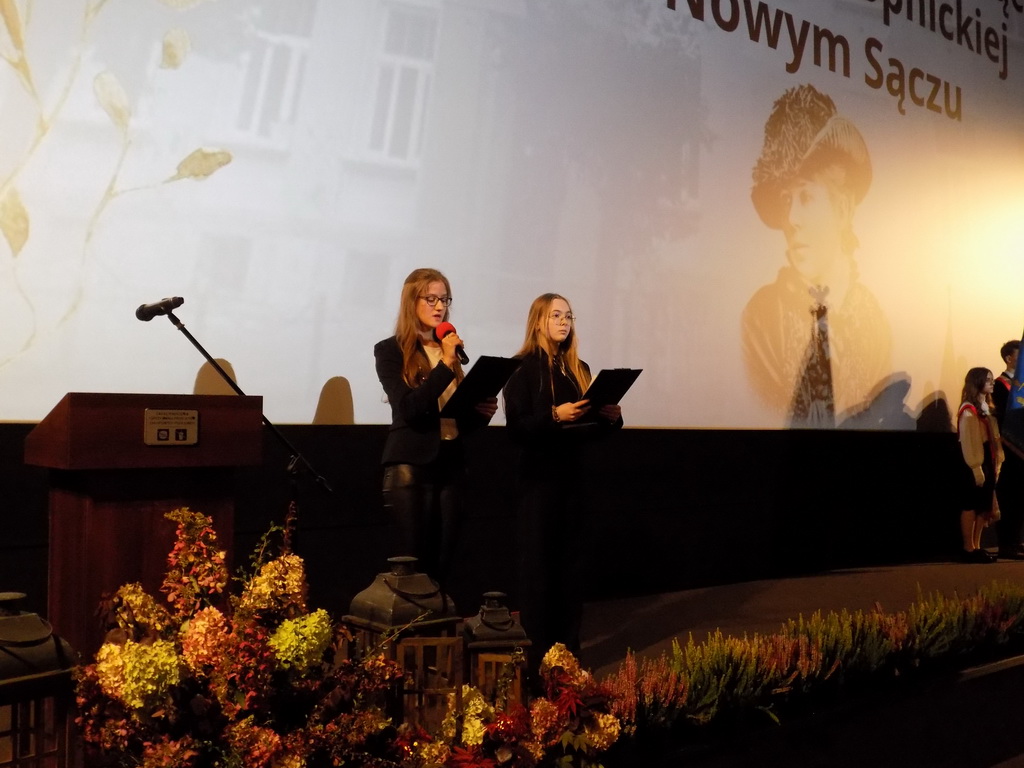 Zdjęcie Ślubowanie klas pierwszych 2023-2024 (14)0f0a957e-d4c1-42a1-b207-1c052c299909.jpg w galerii Uroczyste Ślubowanie Klas Pierwszych